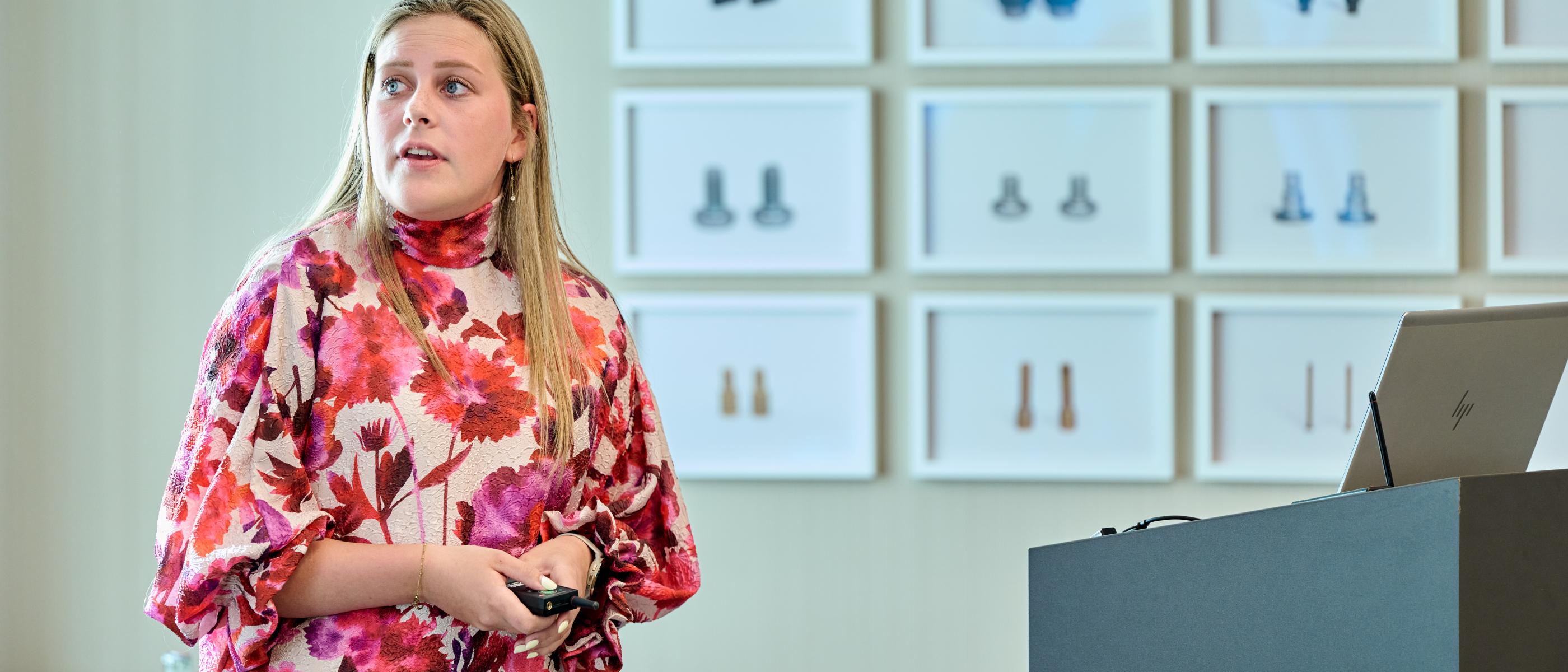 Jade Daems pitcht NoLobster aan de jury van de Xplorer Award.