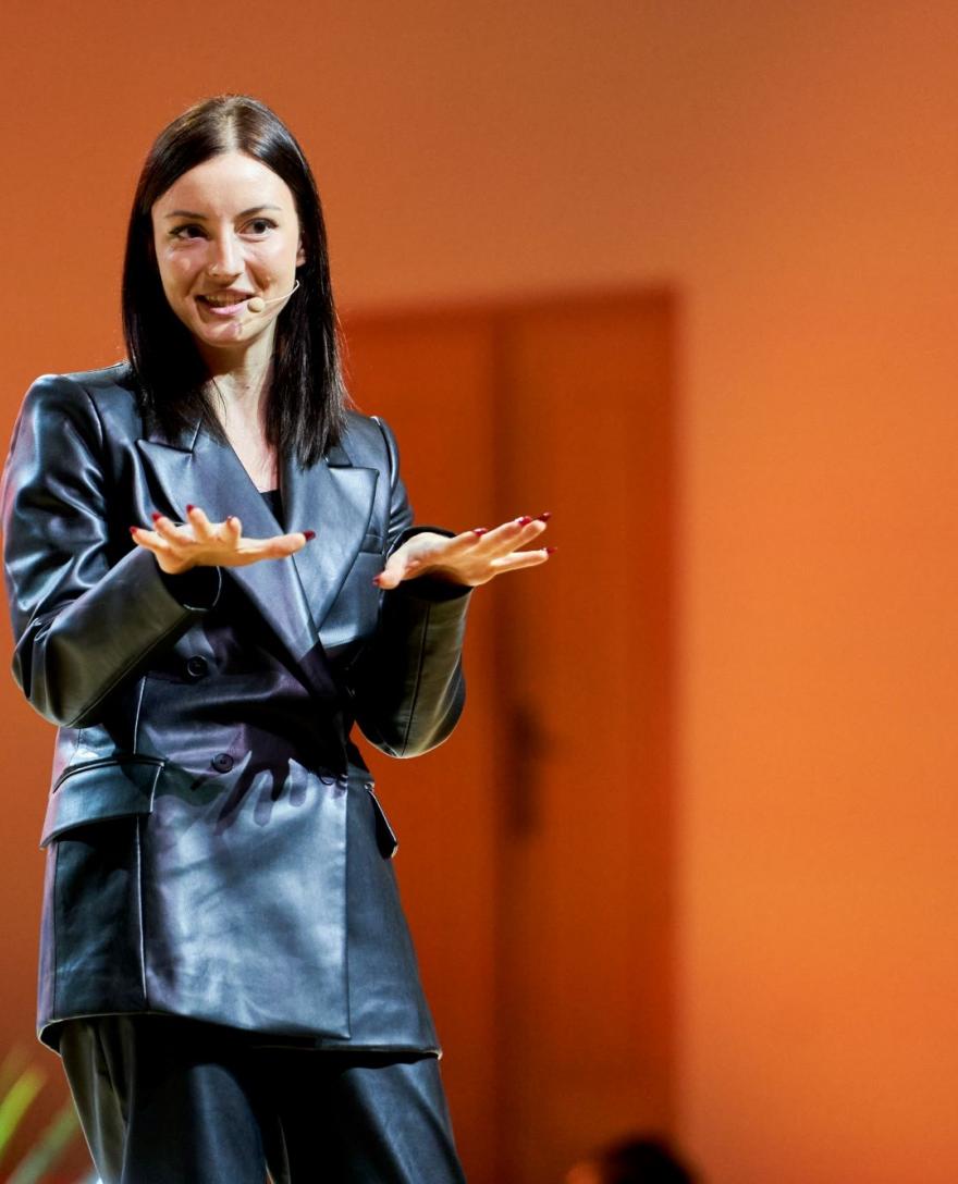 YTiA XXL Inspirational Talk Aline Van Roey