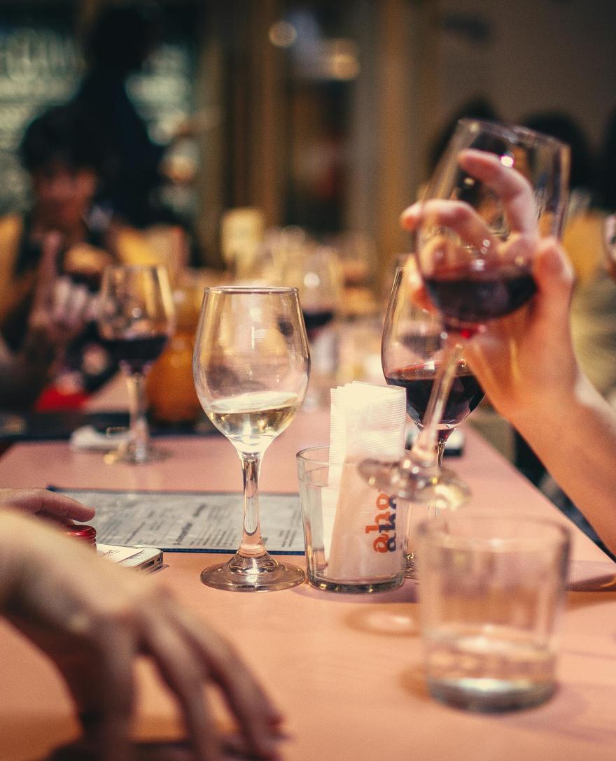 Vrouwen drinken een glas